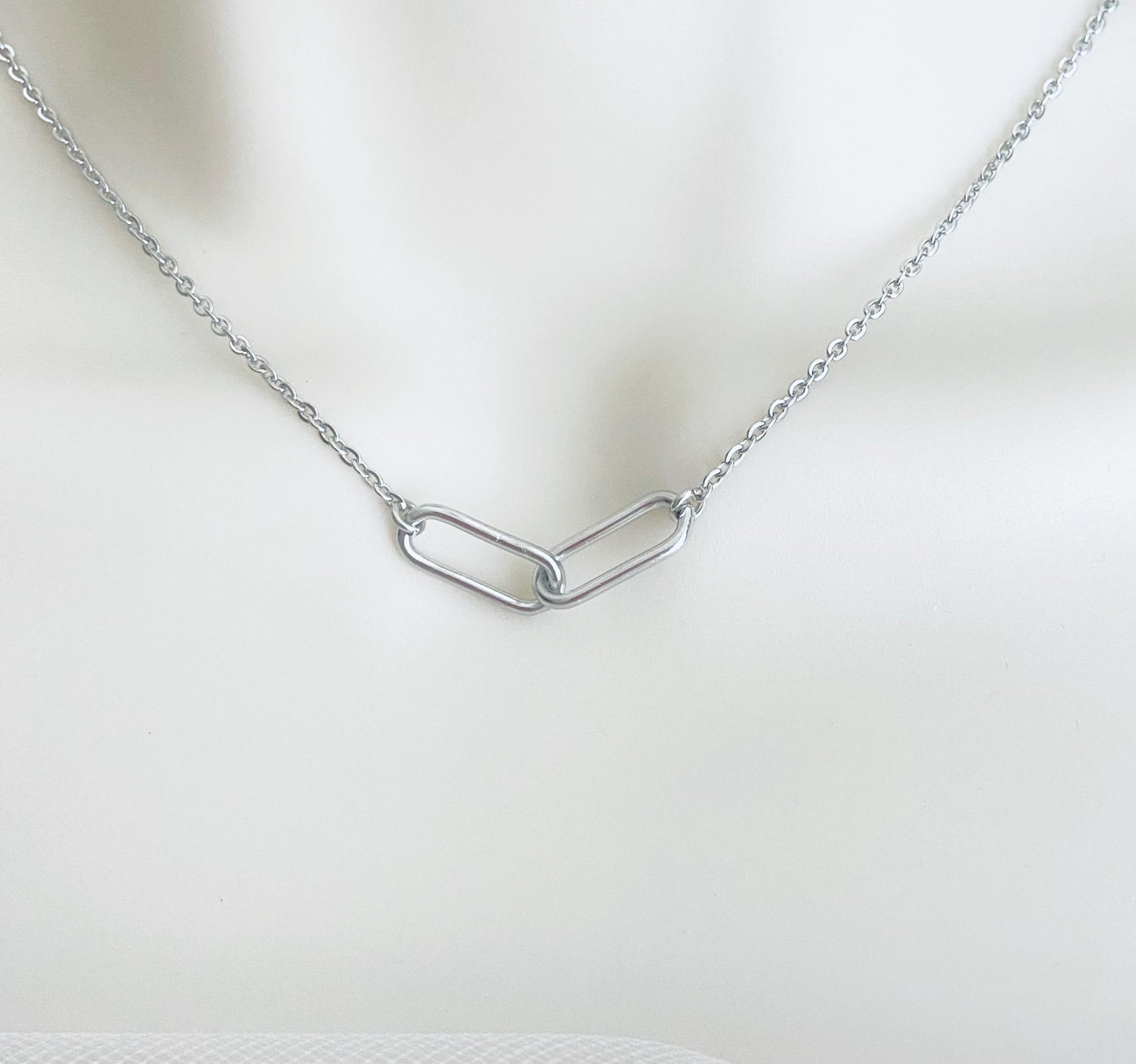 Minimalist Interlocking Paperclip Link Necklace • Stainless Steel or Gold Interlocking Link Necklace