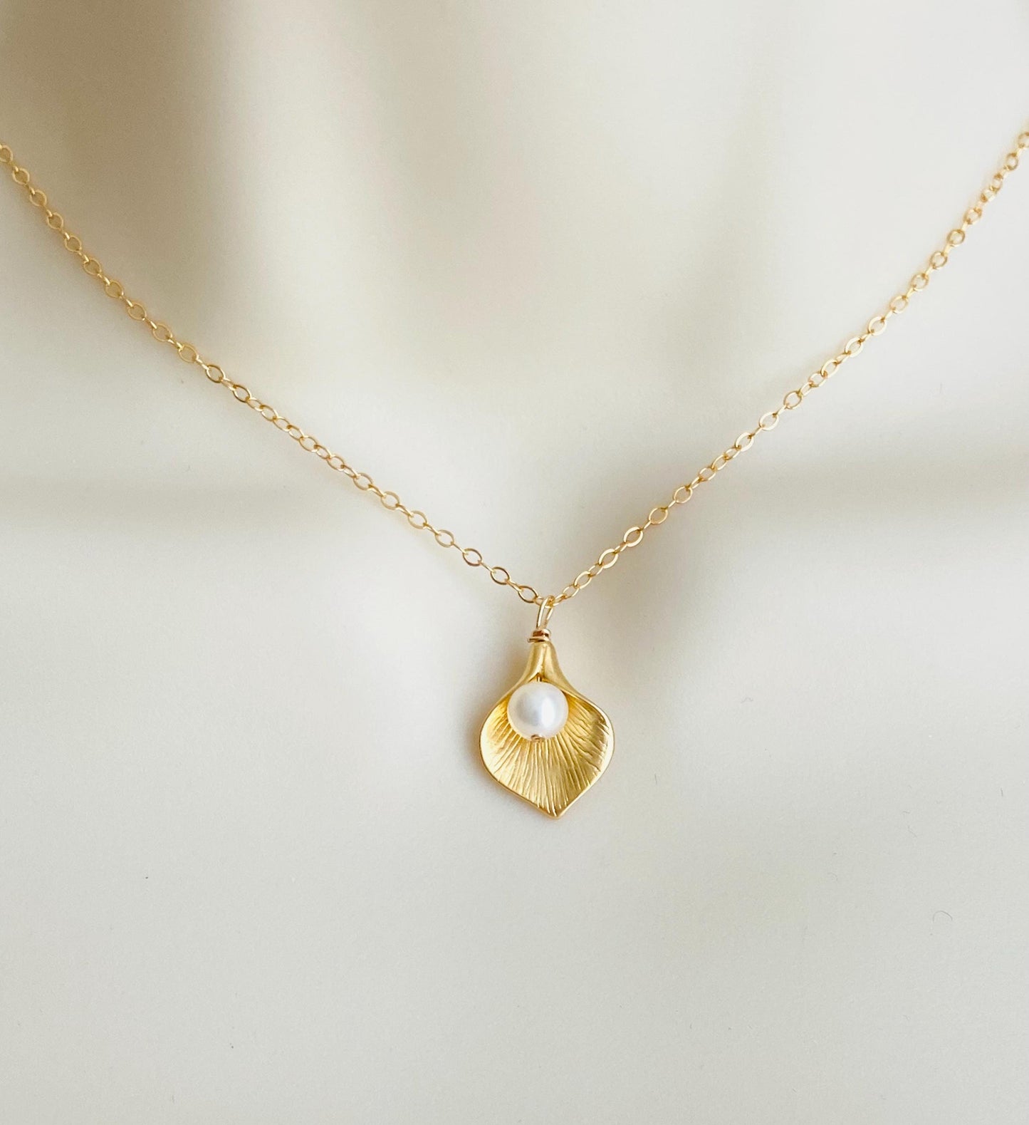 Calla Lily Flower Pendant Necklace • Stainless Steel, Gold or Rose Gold Floral Necklace