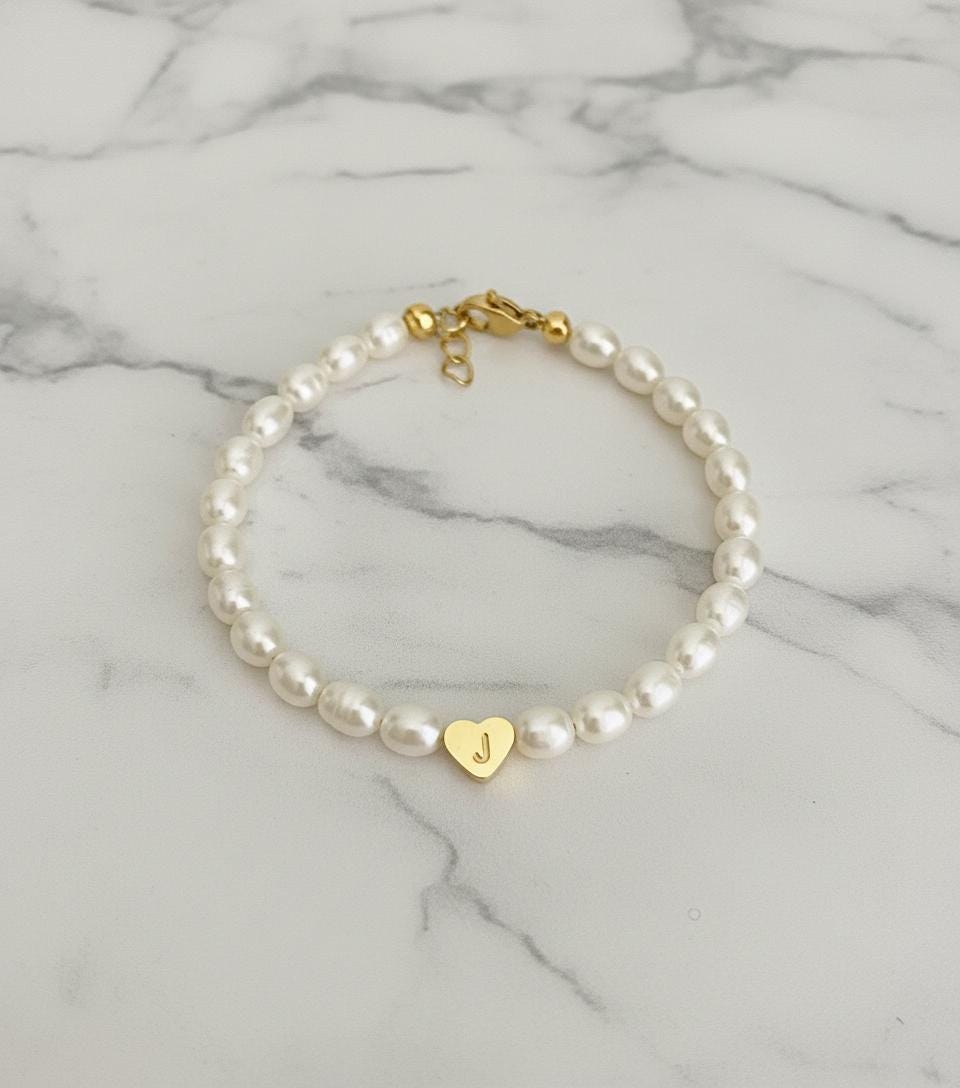 White Freshwater Pearl Bracelet with Heart Initial Charm • Personalized Pearl Jewelry Gift for Women