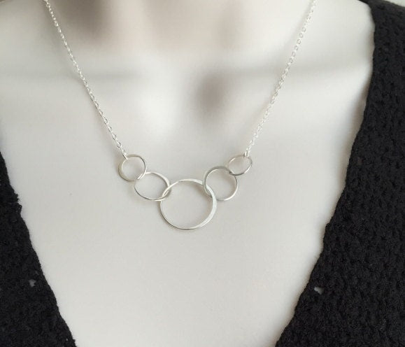 Sterling Silver 5 Interlocking Circle Necklace • Family Circle Pendant Necklace