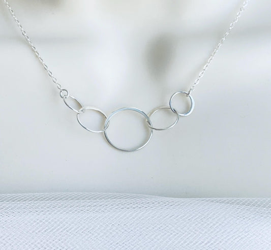 Sterling Silver 5 Interlocking Circle Necklace • Family Circle Pendant Necklace