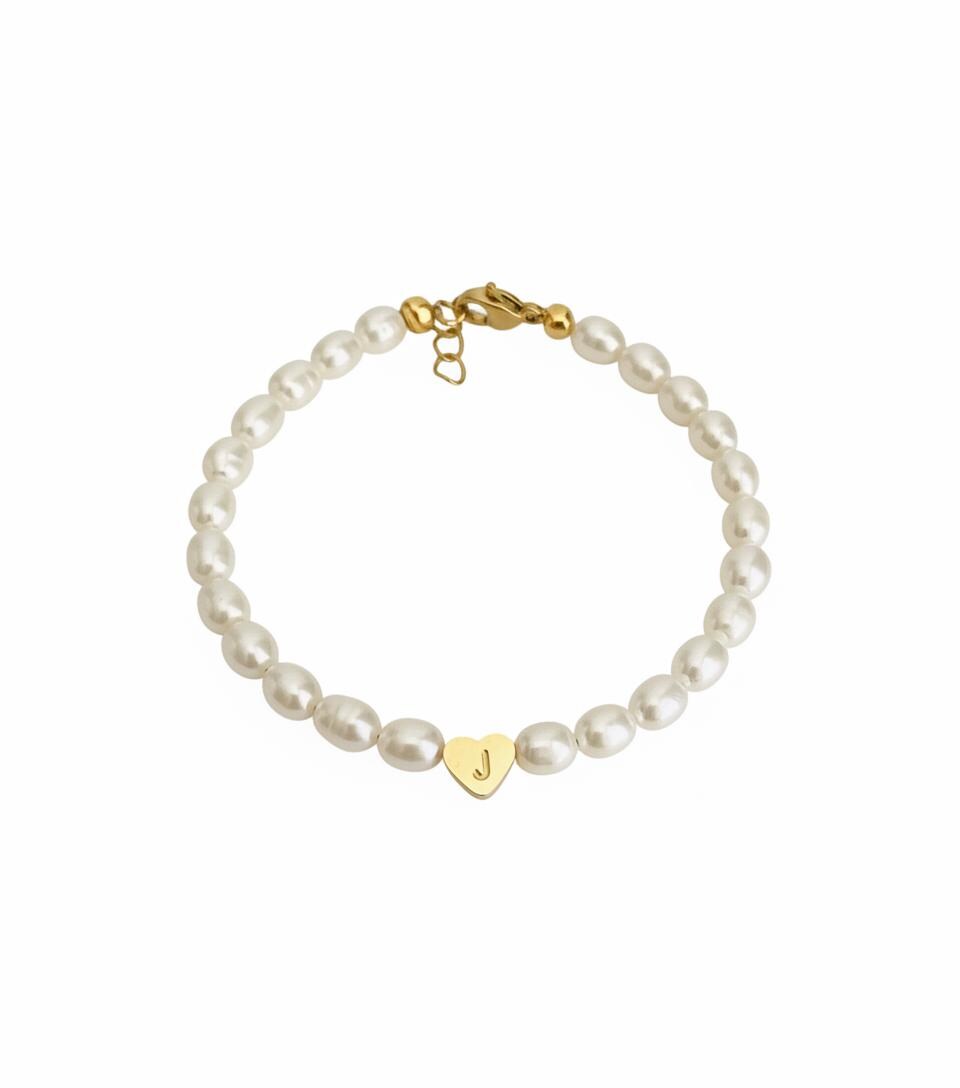White Freshwater Pearl Bracelet with Heart Initial Charm • Personalized Pearl Jewelry Gift for Women