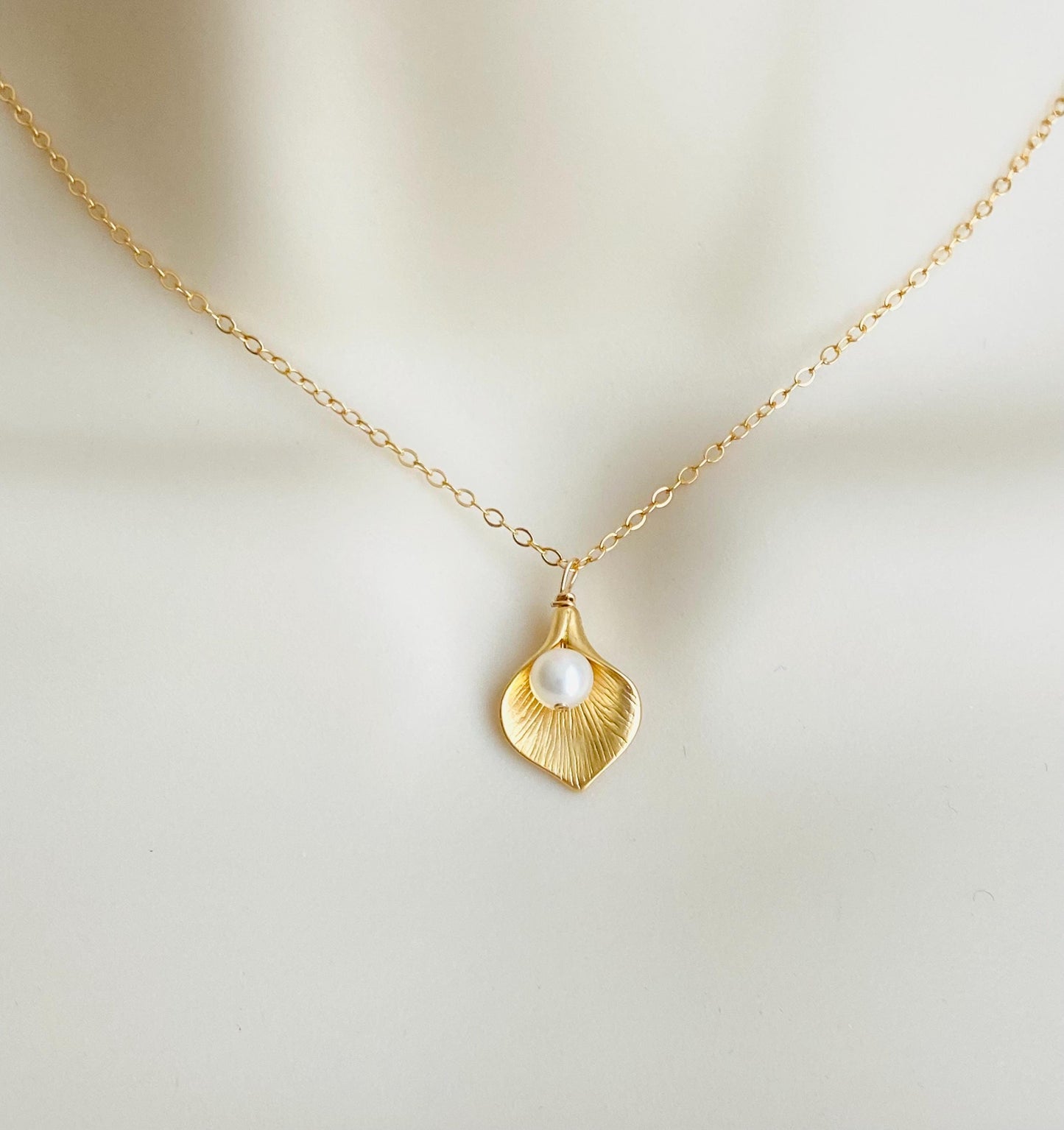 Calla Lily Flower Pendant Necklace • Stainless Steel, Gold or Rose Gold Floral Necklace