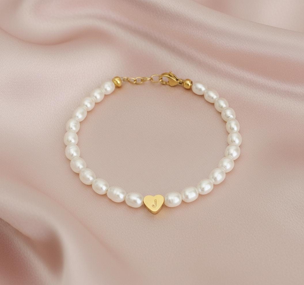 White Freshwater Pearl Bracelet with Heart Initial Charm • Personalized Pearl Jewelry Gift for Women